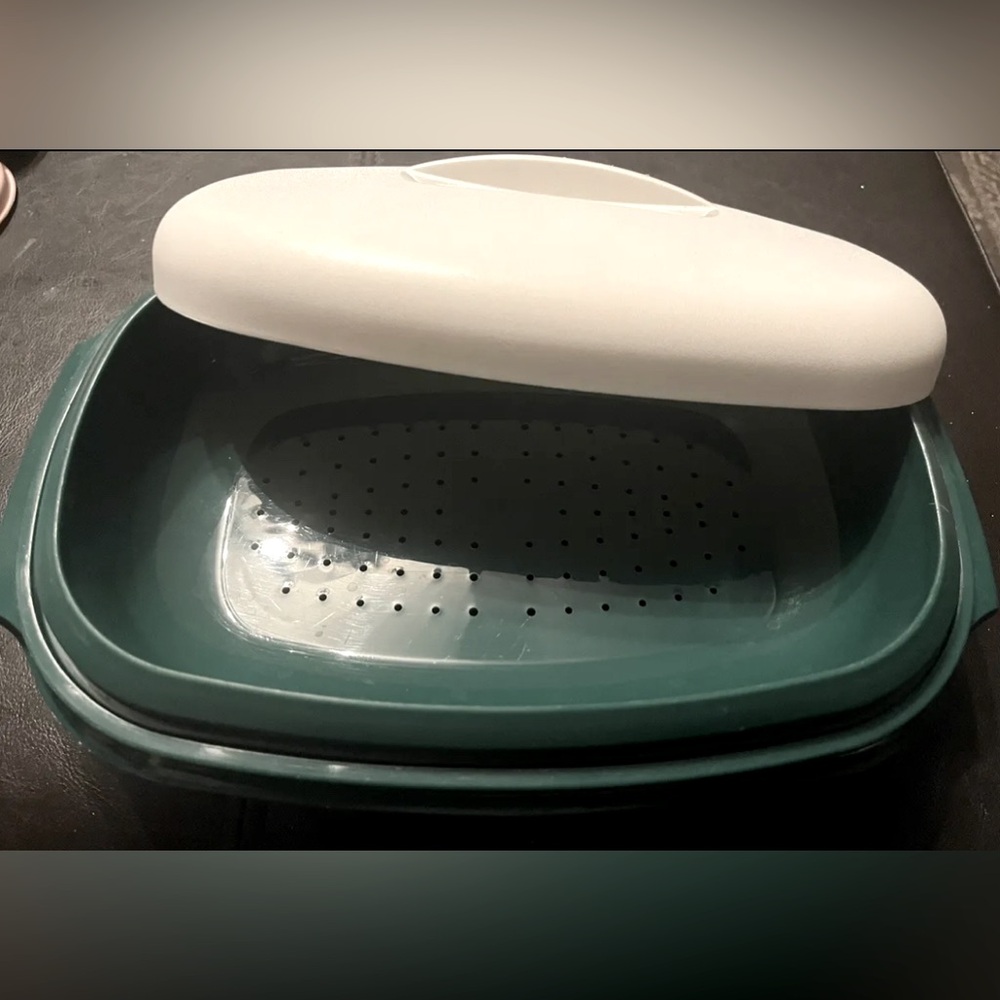 Vintage Tupperware Microwave Rice/Vegetable Steamer  #1273-4 Green